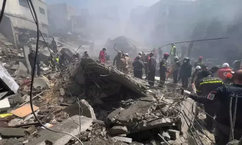 Tehran ईरान की राजधानी के पास इमारत पर हवाई हमला