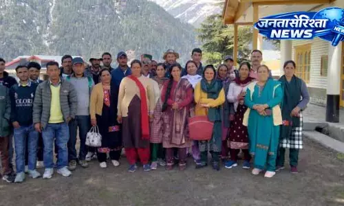 Pangi नर्सरी के कर्मचारियों ने वेतन की मांग की Pangi नर्सरी के कर्मचारियों ने वेतन की मांग की