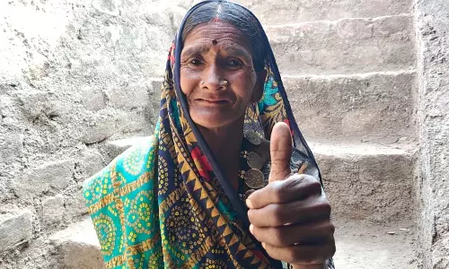 महतारी वंदन योजना से चारबाई की गृहस्थी को मिला सहारा