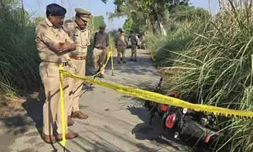 शिक्षक की पत्नी से दिनदहाड़े चेन लूट, मुठभेड़ के बाद दो मुख्य आरोपियों समेत चार गिरफ्तार शिक्षक की पत्नी से दिनदहाड़े चेन लूट, मुठभेड़ के बाद दो मुख्य आरोपियों समेत चार गिरफ्तार