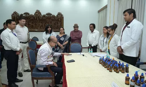 लोकभवन में लगा होम्योपैथिक स्वास्थ्य शिविर, राज्यपाल रमेन डेका ने कराई जांच लोकभवन में लगा होम्योपैथिक स्वास्थ्य शिविर, राज्यपाल रमेन डेका ने कराई जांच