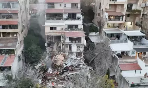 Israel: हाइफ़ा की एक रिहायशी इमारत पर मिसाइल हमले के बाद 2 लोगों की मौत, 2 लापता