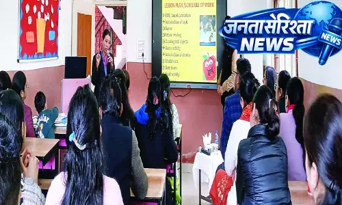 बच्चों की शिक्षा में माता-पिता का सहयोग जरूरी बच्चों की शिक्षा में माता-पिता का सहयोग जरूरी