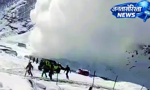 सिस्सू के पास हिमस्खलन, बाल बाल बचे सैलानी सिस्सू के पास हिमस्खलन, बाल बाल बचे सैलानी