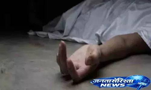 AP में बिजली गिरने से दो लोगों की मौत, चार घायल AP में बिजली गिरने से दो लोगों की मौत, चार घायल