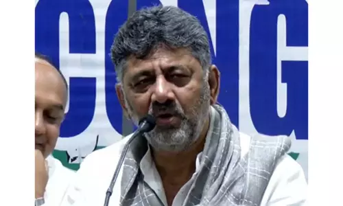 कर्नाटक के डिप्टी CM DK शिवकुमार ने केरल में LDF सरकार के विकास पर सवाल उठाए कर्नाटक के डिप्टी CM DK शिवकुमार ने केरल में LDF सरकार के विकास पर सवाल उठाए