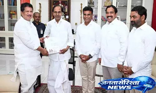 Kukatpally के विधायक माधवराम कृष्ण राव ने केसीआर से मुलाकात की Kukatpally के विधायक माधवराम कृष्ण राव ने केसीआर से मुलाकात की