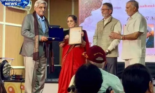 Professor Zutshi को एम के काव मेमोरियल अवॉर्ड से सम्मानित किया Professor Zutshi को एम के काव मेमोरियल अवॉर्ड से सम्मानित किया