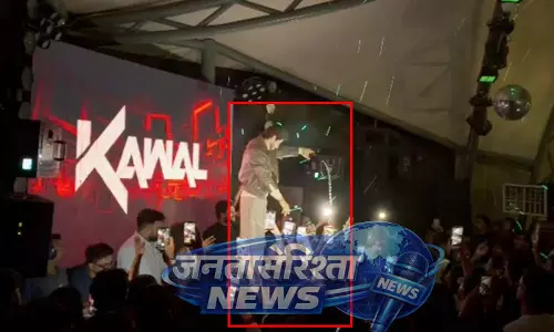 रायपुर की नाइट क्लब में मुंबई के इंफ्लुएंसर पीला रहे युवाओं को शराब, देखें VIDEO... रायपुर की नाइट क्लब में मुंबई के इंफ्लुएंसर पीला रहे युवाओं को शराब, देखें VIDEO...