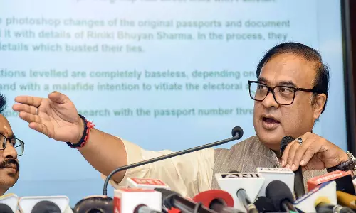 पासपोर्ट विवाद के बीच हिमंत सरमा का दावा—कांग्रेस ने ‘फर्जी’ Wyoming LLC की नकल की पासपोर्ट विवाद के बीच हिमंत सरमा का दावा—कांग्रेस ने ‘फर्जी’ Wyoming LLC की नकल की