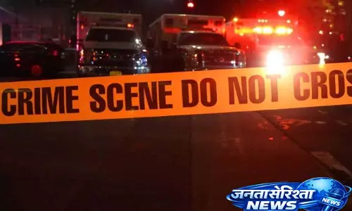 शादी के दौरान इंतज़ार कर रहे भतीजे ने पिता और बेटे की चाकू मारकर हत्या कर दी