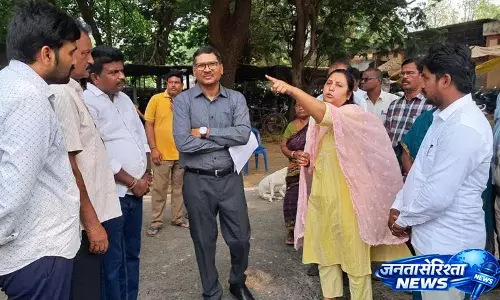 TSRTC के एमडी नागिरेड्डी ने पलवंचा बस स्टैंड की सुविधाओं का निरीक्षण किया TSRTC के एमडी नागिरेड्डी ने पलवंचा बस स्टैंड की सुविधाओं का निरीक्षण किया