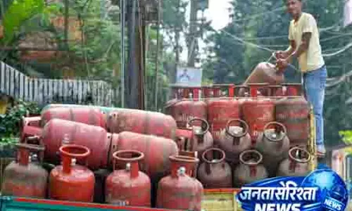 गुजरात ने मार्च में 68 लाख एलपीजी सिलेंडरों की मांग पूरी की गुजरात ने मार्च में 68 लाख एलपीजी सिलेंडरों की मांग पूरी की
