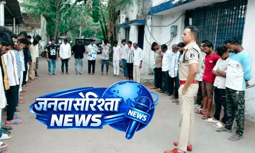 सार्वजनिक जगहों पर शराब और हुक्का बेचने/पीने वाले 75 आरोपी गिरफ्तार सार्वजनिक जगहों पर शराब और हुक्का बेचने/पीने वाले 75 आरोपी गिरफ्तार