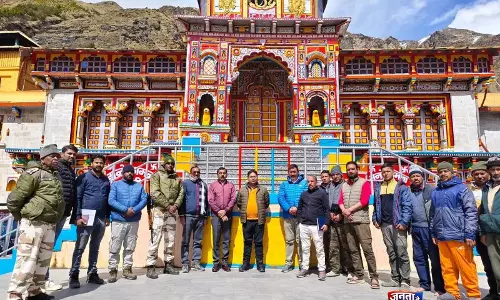 बद्रीनाथ धाम 23 अप्रैल को खुलने से पहले तैयारियों का जायजा, CEO ने 20 अप्रैल तक पूरा करने का दिया निर्देश बद्रीनाथ धाम 23 अप्रैल को खुलने से पहले तैयारियों का जायजा, CEO ने 20 अप्रैल तक पूरा करने का दिया निर्देश