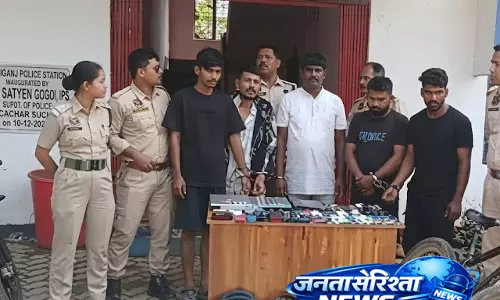 पुलिस की बड़ी कार्रवाई: लाखों के चोरी के सामान बरामद, 5 आरोपी गिरफ्तार पुलिस की बड़ी कार्रवाई: लाखों के चोरी के सामान बरामद, 5 आरोपी गिरफ्तार