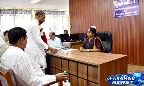 गुजरात: उमरेठ उपचुनाव के लिए छह उम्मीदवारों ने नामांकन दाखिल किया गुजरात: उमरेठ उपचुनाव के लिए छह उम्मीदवारों ने नामांकन दाखिल किया