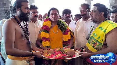 DMDK की प्रेमलता ने पलानीस्वामी पर राज्यसभा सीट का वादा नहीं निभाने का आरोप लगाया DMDK की प्रेमलता ने पलानीस्वामी पर राज्यसभा सीट का वादा नहीं निभाने का आरोप लगाया