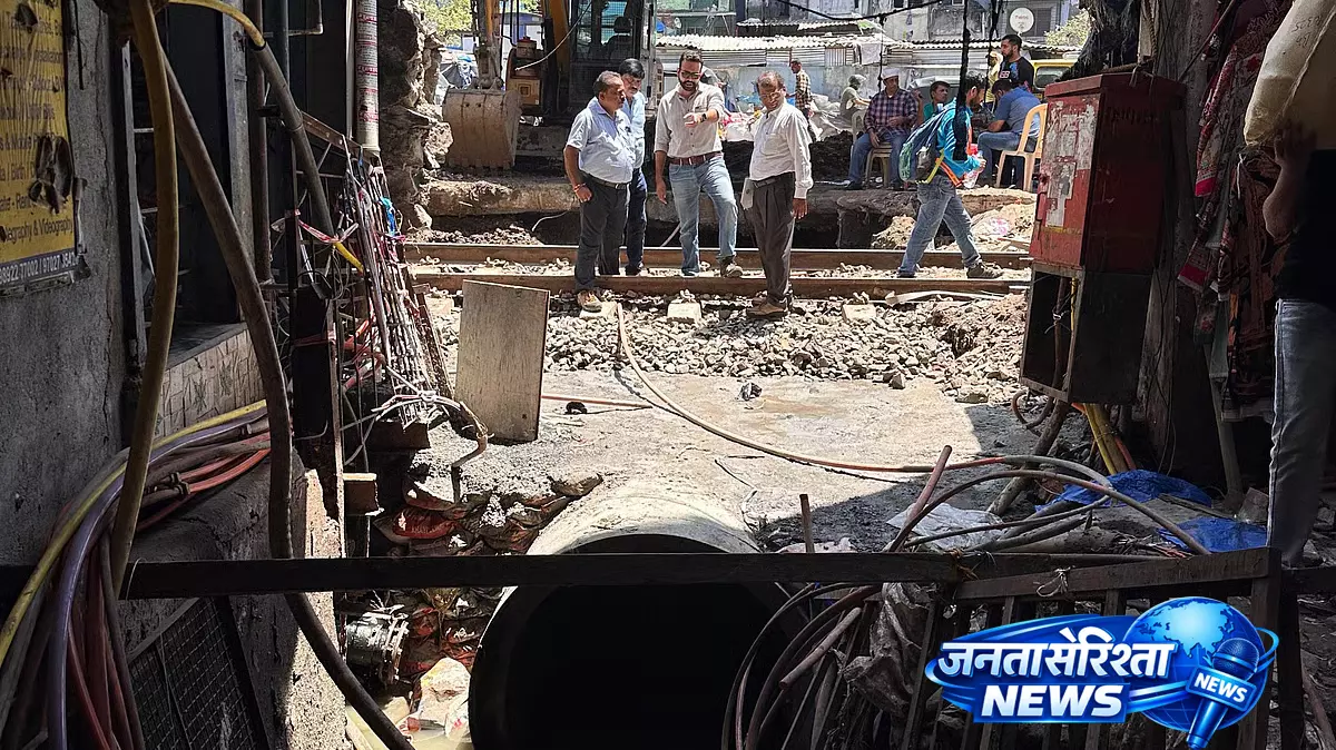 Bandra ईस्ट में 36 साल पुरानी पाइपलाइन बदलकर मॉनसून में बाढ़ की समस्या पर काबू Bandra ईस्ट में 36 साल पुरानी पाइपलाइन बदलकर मॉनसून में बाढ़ की समस्या पर काबू