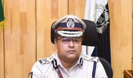 आयोग ने पर्यवेक्षक के रूप में ड्यूटी से राहत देने की कोलकाता के पूर्व पुलिस आयुक्त की याचिका खारिज की आयोग ने पर्यवेक्षक के रूप में ड्यूटी से राहत देने की कोलकाता के पूर्व पुलिस आयुक्त की याचिका खारिज की