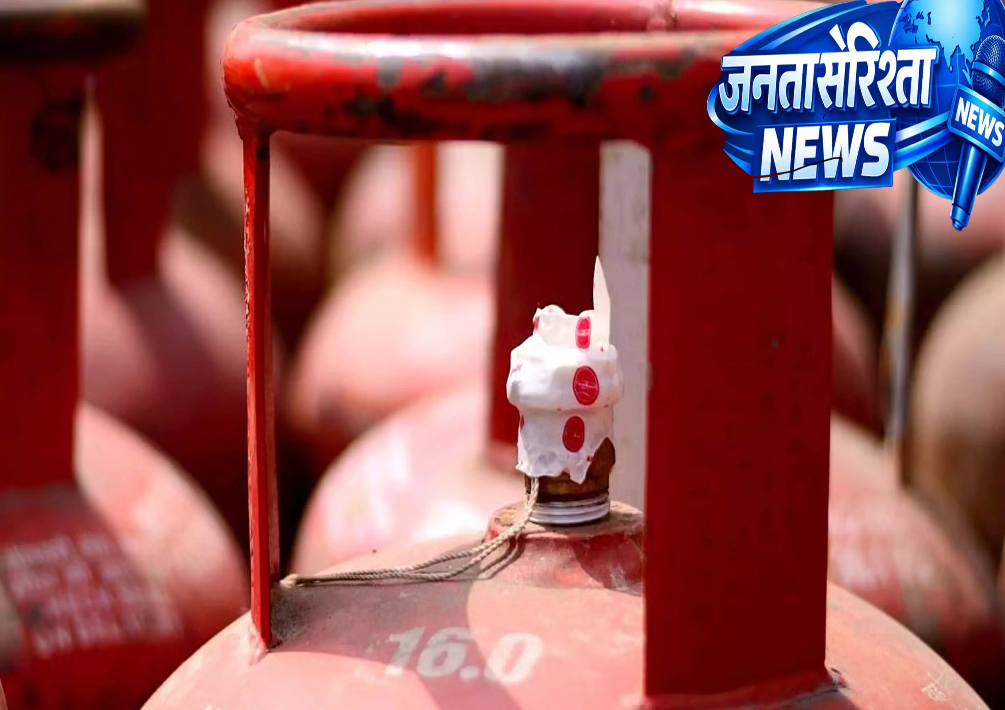 ईरान संघर्ष के बावजूद कमर्शियल LPG सप्लाई 70% पर वापस: IOCL ईरान संघर्ष के बावजूद कमर्शियल LPG सप्लाई 70% पर वापस: IOCL