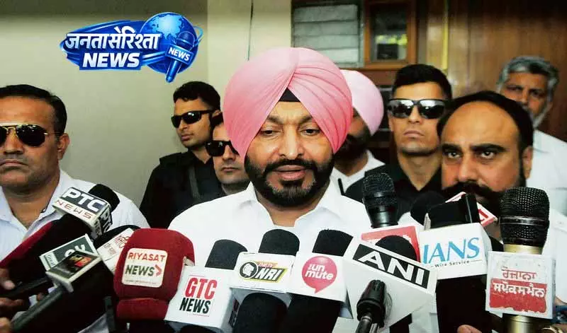 फंड की खींचतान ने बढ़ाया राजनीतिक तनाव: Ravneet Singh Bittu फंड की खींचतान ने बढ़ाया राजनीतिक तनाव: Ravneet Singh Bittu