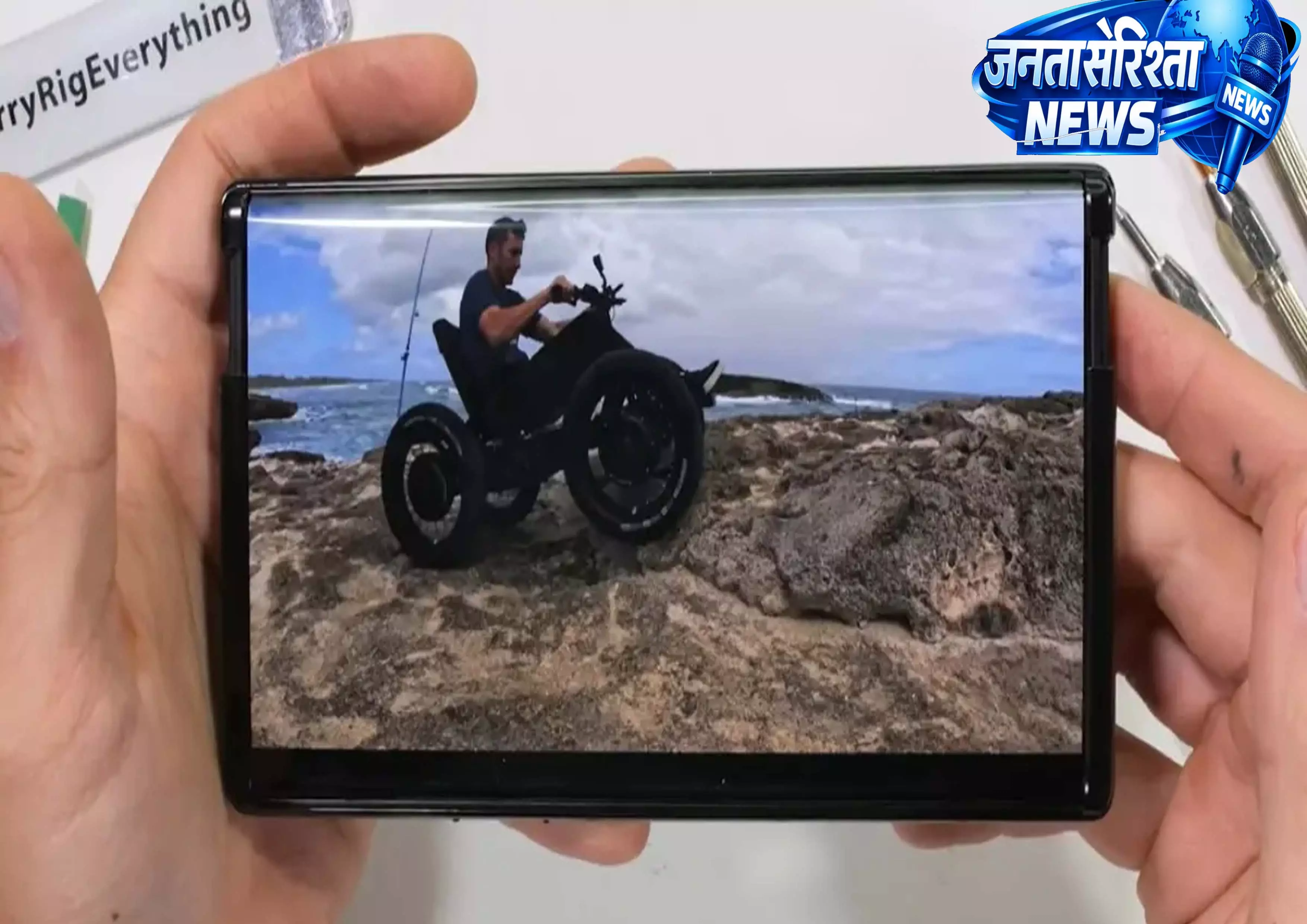 LG Rollable: टियरडाउन में स्लाइडिंग डिस्प्ले, मोटर्स, ब्रिसल्स और उन्नत इंजीनियरिंग की झलक LG Rollable: टियरडाउन में स्लाइडिंग डिस्प्ले, मोटर्स, ब्रिसल्स और उन्नत इंजीनियरिंग की झलक
