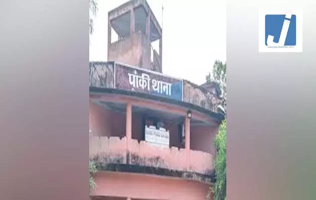 आपसी विवाद में युवक ने सगे भाई को कुल्हाड़ी से काट डाला आपसी विवाद में युवक ने सगे भाई को कुल्हाड़ी से काट डाला