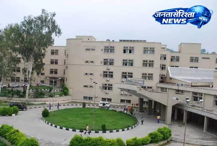 Tanda Medical College में डॉक्टर और नर्सों की कमी ने बढ़ाई चिंता Tanda Medical College में डॉक्टर और नर्सों की कमी ने बढ़ाई चिंता