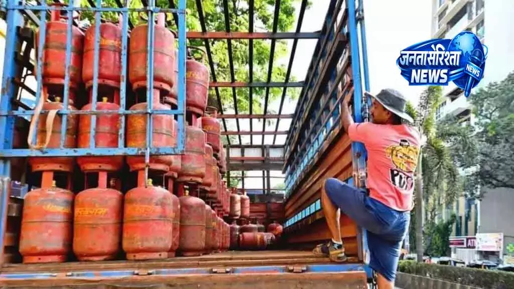 LPG की कमी से खाने-पीने की चीज़ों की कीमतों में तेज़ बढ़ोतरी LPG की कमी से खाने-पीने की चीज़ों की कीमतों में तेज़ बढ़ोतरी