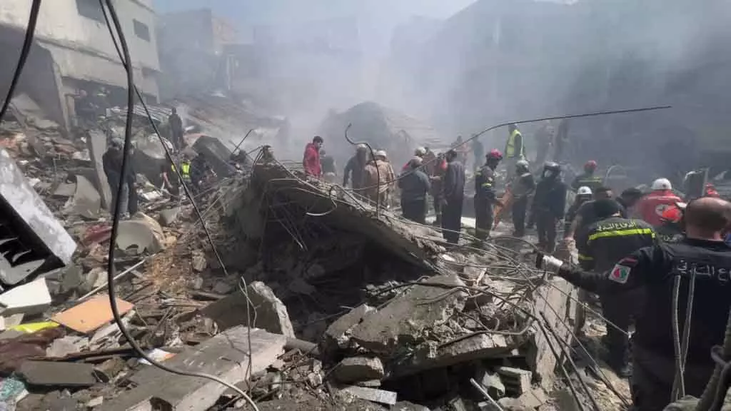 Tehran ईरान की राजधानी के पास इमारत पर हवाई हमला Tehran ईरान की राजधानी के पास इमारत पर हवाई हमला