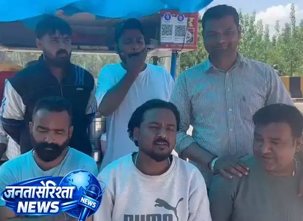 अमरूद तोड़ने पर रिटायर्ड फौजी ने मासूम बच्ची को बनाया बंधक अमरूद तोड़ने पर रिटायर्ड फौजी ने मासूम बच्ची को बनाया बंधक