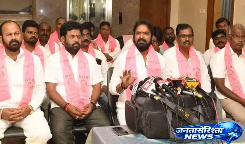हमारी पार्टी के पार्षदों को घसीटने की कोशिश क्रूरता है: पूर्व मंत्री Srinivas Goud हमारी पार्टी के पार्षदों को घसीटने की कोशिश क्रूरता है: पूर्व मंत्री Srinivas Goud
