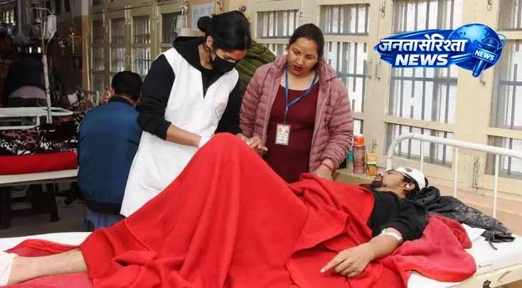 Kullu Accident: 19 लोग गंभीर रूप से घायल, स्थानीय अस्पताल में भर्ती Kullu Accident: 19 लोग गंभीर रूप से घायल, स्थानीय अस्पताल में भर्ती