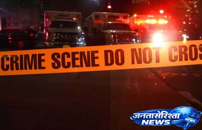 शादी के दौरान इंतज़ार कर रहे भतीजे ने पिता और बेटे की चाकू मारकर हत्या कर दी शादी के दौरान इंतज़ार कर रहे भतीजे ने पिता और बेटे की चाकू मारकर हत्या कर दी