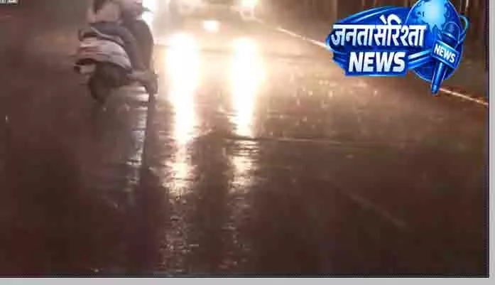 देहरादून में तेज बारिश, गढ़ी कैंट इलाके में जलभराव से जनजीवन प्रभावित देहरादून में तेज बारिश, गढ़ी कैंट इलाके में जलभराव से जनजीवन प्रभावित