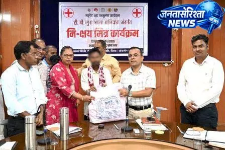 कलेक्टर महोबे बने निक्षय मित्र, टीबी मरीजों को वितरण किया पोषण आहार किट कलेक्टर महोबे बने निक्षय मित्र, टीबी मरीजों को वितरण किया पोषण आहार किट