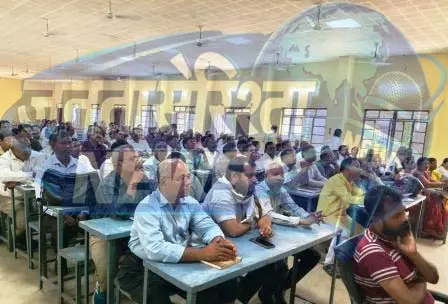 हायर सेकेण्डरी हिन्दी पुनः परीक्षा हेतु केंद्राध्यक्षों को दिया गया प्रशिक्षण हायर सेकेण्डरी हिन्दी पुनः परीक्षा हेतु केंद्राध्यक्षों को दिया गया प्रशिक्षण