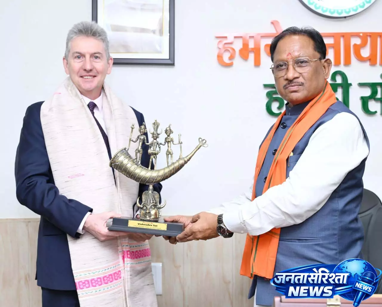 CM साय से आस्ट्रेलिया के महावाणिज्य दूत बर्नार्ड लिंच ने की सौजन्य भेंट CM साय से आस्ट्रेलिया के महावाणिज्य दूत बर्नार्ड लिंच ने की सौजन्य भेंट