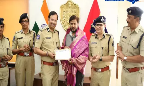 Hyderabad के एक आदमी ने किडनैप हुई लड़की को बचाया, पुलिस ने किया सम्मानित