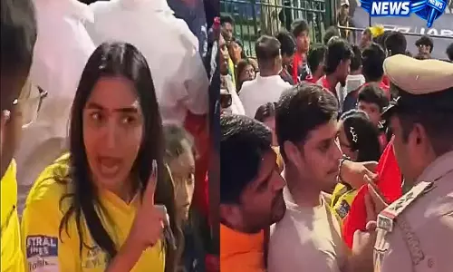RCB vs CSK IPL 2026 मैच में फैंस की हिंसक झड़प, एम. चिन्नास्वामी स्टेडियम में सुरक्षा बल ने संभाला हालात RCB vs CSK IPL 2026 मैच में फैंस की हिंसक झड़प, एम. चिन्नास्वामी स्टेडियम में सुरक्षा बल ने संभाला हालात