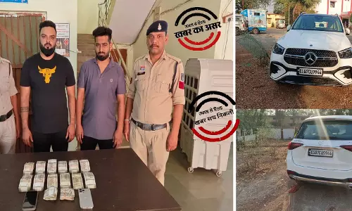 अभनपुर में बड़े जुआरी गिरफ्तार, मर्सिडीज कार आईफ़ोन और 6 लाख नकदी जब्त अभनपुर में बड़े जुआरी गिरफ्तार, मर्सिडीज कार आईफ़ोन और 6 लाख नकदी जब्त