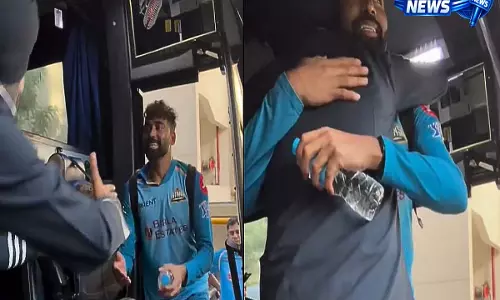 DC vs GT से पहले मोहम्मद सिराज ने जीता दिल, बस ड्राइवर को गले लगाकर दी गर्मजोशी भरी शुभकामनाएं, वीडियो वायरल DC vs GT से पहले मोहम्मद सिराज ने जीता दिल, बस ड्राइवर को गले लगाकर दी गर्मजोशी भरी शुभकामनाएं, वीडियो वायरल