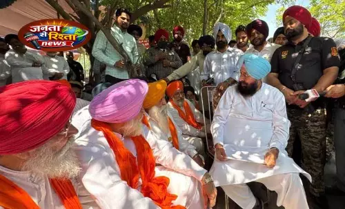 प्रताप बाजवा ने किसानों का GMADA विरोध में समर्थन किया प्रताप बाजवा ने किसानों का GMADA विरोध में समर्थन किया