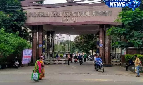 Video: JNTU हैदराबाद को बम की धमकी, पुलिस ने जांच की शुरू Video: JNTU हैदराबाद को बम की धमकी, पुलिस ने जांच की शुरू