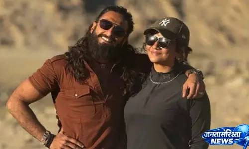 Dhurandhar The Revenge: रणवीर सिंह के हमजा अली मजारी लुक के पीछे की महिला का खुलासा Dhurandhar The Revenge: रणवीर सिंह के हमजा अली मजारी लुक के पीछे की महिला का खुलासा