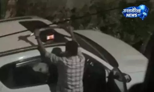 वकील अशांति फैलाने के आरोप में गिरफ्तार, पिस्टल और तलवार कब्जे से जब्त वकील अशांति फैलाने के आरोप में गिरफ्तार, पिस्टल और तलवार कब्जे से जब्त