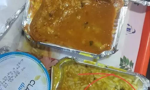 वंदे भारत में खाना खराब, IRCTC ने वेंडर का कॉन्ट्रैक्ट खत्म किया
