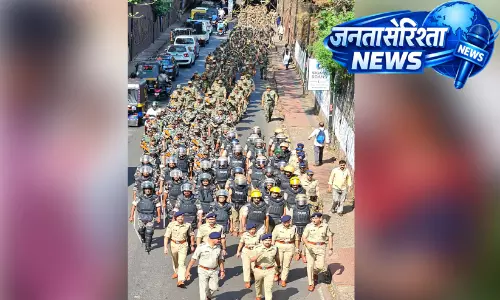 Elections : पुलिस ने रूट मार्च किया Elections : पुलिस ने रूट मार्च किया