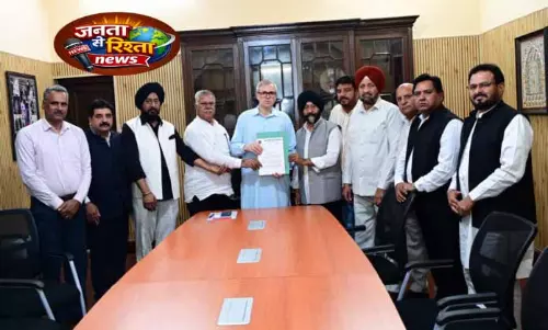 JAMMU: समुदाय के मुद्दों और विकास योजनाओं पर चर्चा JAMMU: समुदाय के मुद्दों और विकास योजनाओं पर चर्चा